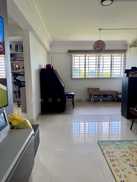 126 Ang Mo Kio Avenue 3 HDB Flat For Sale at S$ 650,000 | PropertyGuru Singapore - Living Room