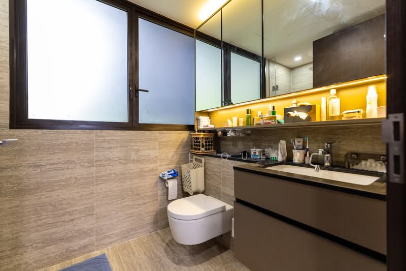 The Commodore Condominium For Sale at S$ 2,100,000 | PropertyGuru Singapore - Bathroom