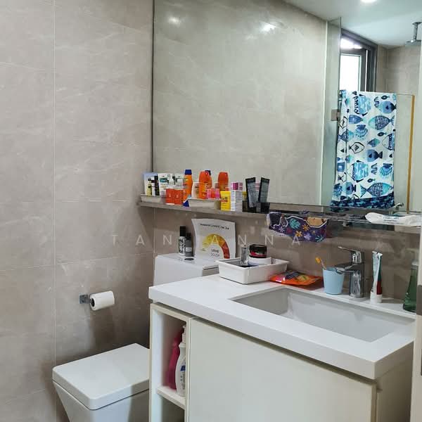 Kingsford Hillview Peak, 105 Hillview Rise, 2 Bedrooms, 785 sqft, Condominium For Rent, by Tan Anna, 500073792 - Bathroom - PropertyGuru.com.sg