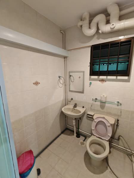685C Jurong West Central 1, 685C Jurong West Central 1, 3 Bedrooms, 1,194 sqft, HDB Flat For Rent, by Joey Tan, 500073820 - Bathroom - PropertyGuru.com.sg