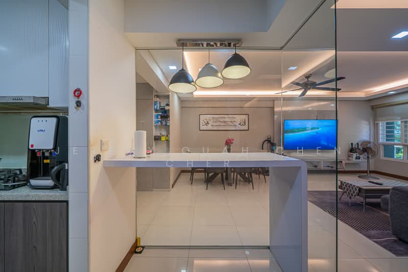 217A Sumang Walk, 217A Sumang Walk, 3 Bedrooms, 1,206 sqft, HDB Flat For Sale, by Jeremy Quah Chen Cher, 500073834 - Living Room - PropertyGuru.com.sg