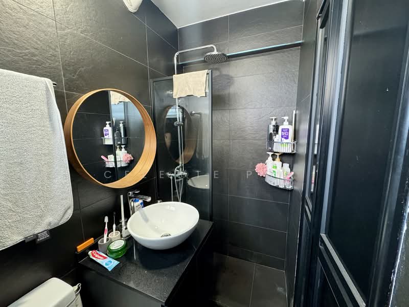 206 Serangoon Central HDB Flat For Sale at S$ 560,000 | PropertyGuru Singapore - Bathroom