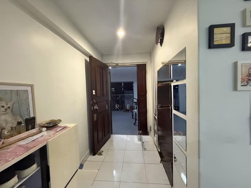 316A Anchorvale Link HDB Flat For Sale at S$ 709,999 | PropertyGuru Singapore - Entrance