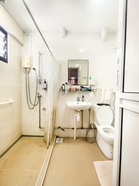 170 Yishun Avenue 7 HDB Flat For Sale at S$ 748,000 | PropertyGuru Singapore - Bathroom