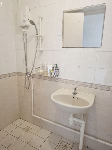 670A Jurong West Street 65, 670A Jurong West Street 65, Room Rental, 100 sqft, HDB Flat For Rent, by Kenny Kan, 500073860 - Bathroom - PropertyGuru.com.sg