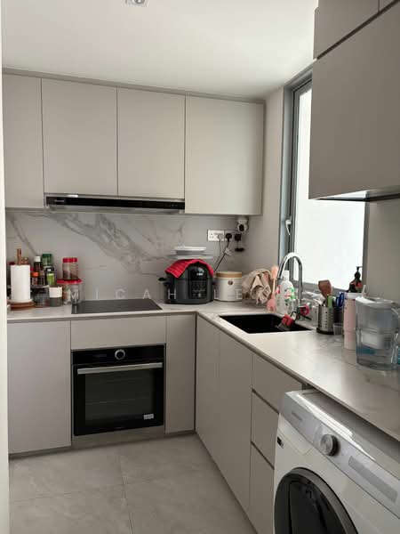 Pavilion 11 Condominium For Sale at S$ 2,000,000 | PropertyGuru Singapore - Kitchen