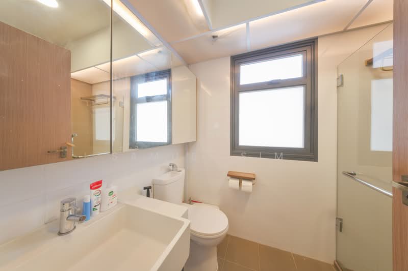 445A Clementi Avenue 3 HDB Flat For Sale at S$ 1,599,990 | PropertyGuru Singapore - Bathroom