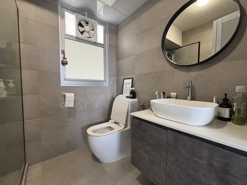 876C Tampines Avenue 8 HDB Flat For Sale at S$ 788,888 | PropertyGuru Singapore - Bathroom