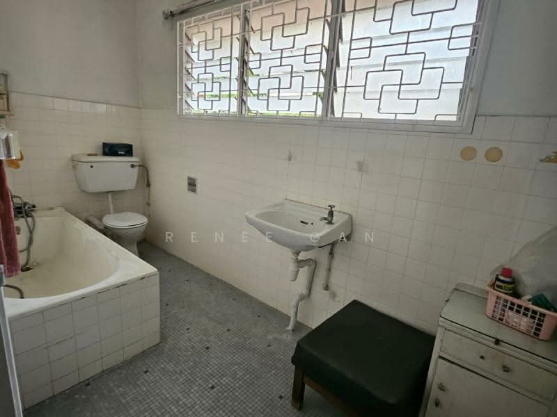 ✨Prestigious Goldhill Ave enclave SD✨1km ACS Pri SCG Pri ✨Suitable for rebuild / a&a Semi-Detached House For Sale at S$ 14,500,000 | PropertyGuru Singapore - Bathroom