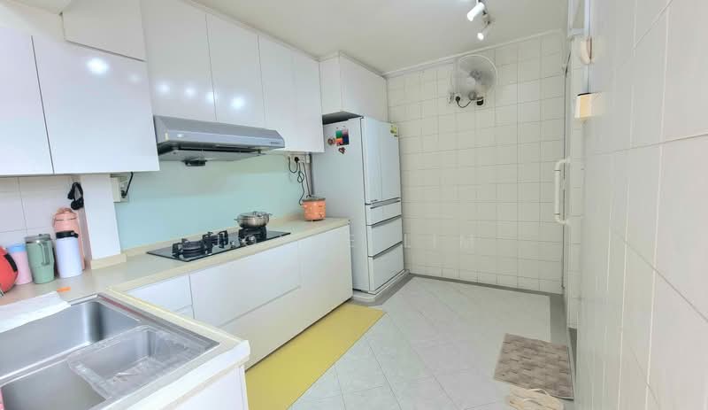 336 Clementi Avenue 2 HDB Flat For Sale at S$ 868,800 | PropertyGuru Singapore - Kitchen