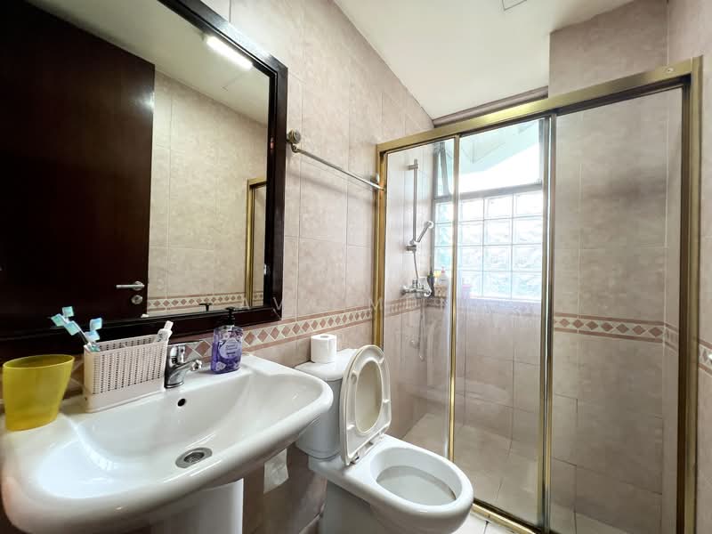 Maple Woods Condominium For Sale at S$ 3,310,000 | PropertyGuru Singapore - Bathroom