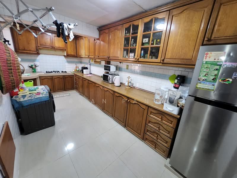 72 Bedok South Avenue 3 HDB Flat For Sale at S$ 730,000 | PropertyGuru Singapore - Kitchen