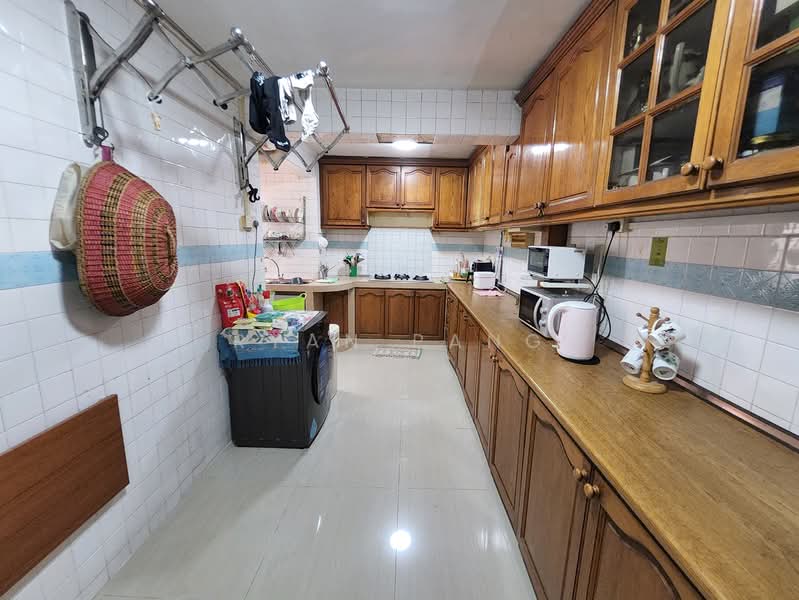 72 Bedok South Avenue 3 HDB Flat For Sale at S$ 730,000 | PropertyGuru Singapore - Kitchen