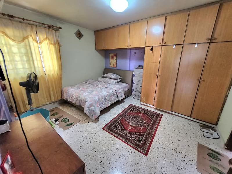 72 Bedok South Avenue 3 HDB Flat For Sale at S$ 730,000 | PropertyGuru Singapore - Master Bedroom