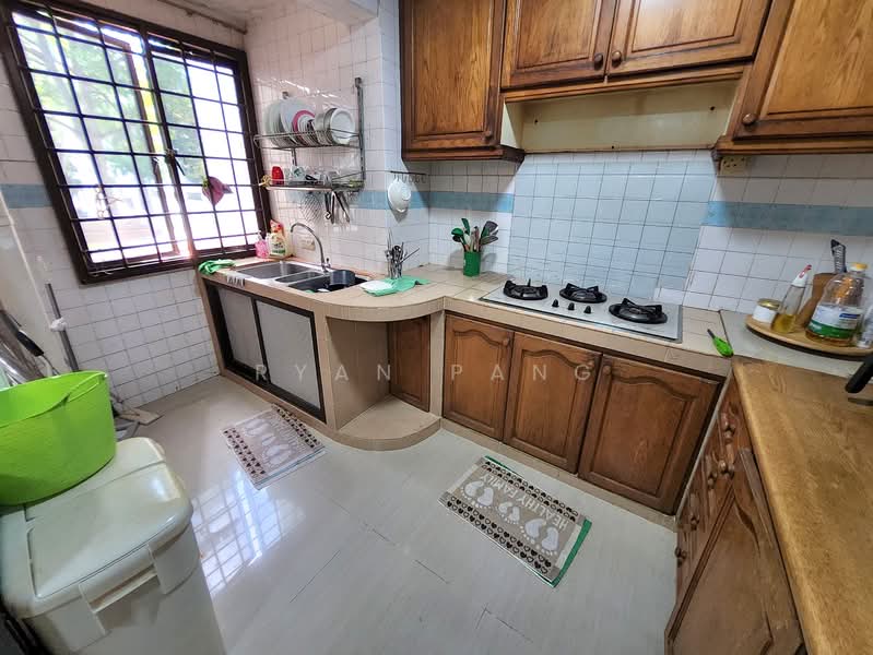 72 Bedok South Avenue 3 HDB Flat For Sale at S$ 730,000 | PropertyGuru Singapore - Kitchen / Yard