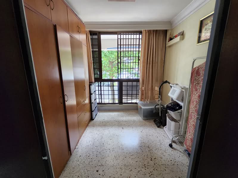 72 Bedok South Avenue 3 HDB Flat For Sale at S$ 730,000 | PropertyGuru Singapore - Study / Helpers Room