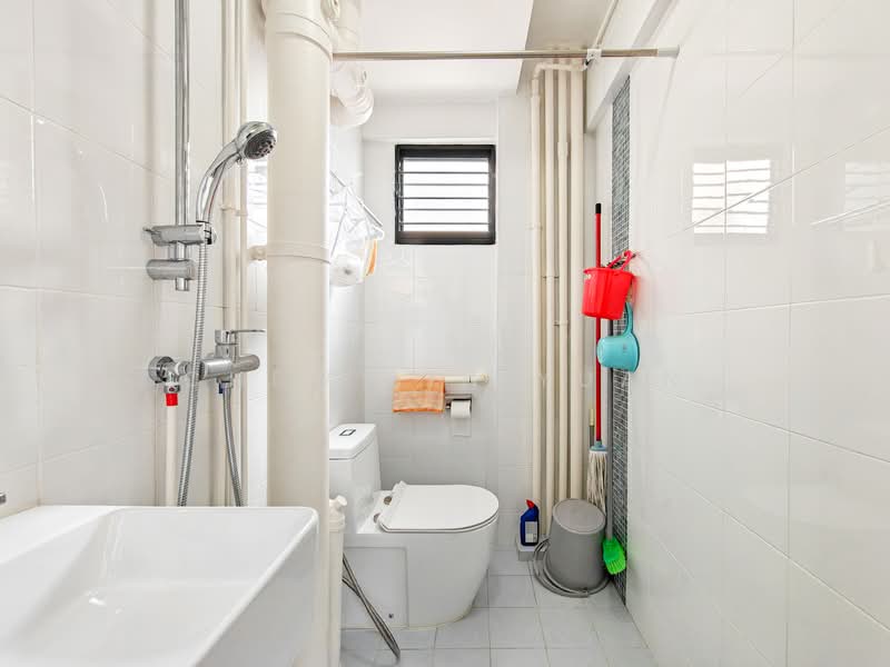 139 Potong Pasir Avenue 3 HDB Flat For Sale at S$ 620,000 | PropertyGuru Singapore - Bathroom