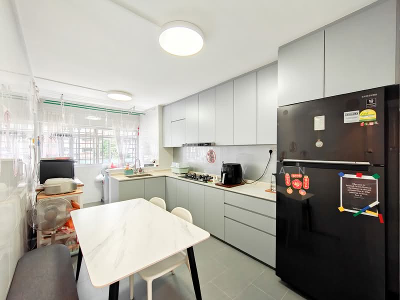 139 Potong Pasir Avenue 3 HDB Flat For Sale at S$ 620,000 | PropertyGuru Singapore - Dining / Kitchen