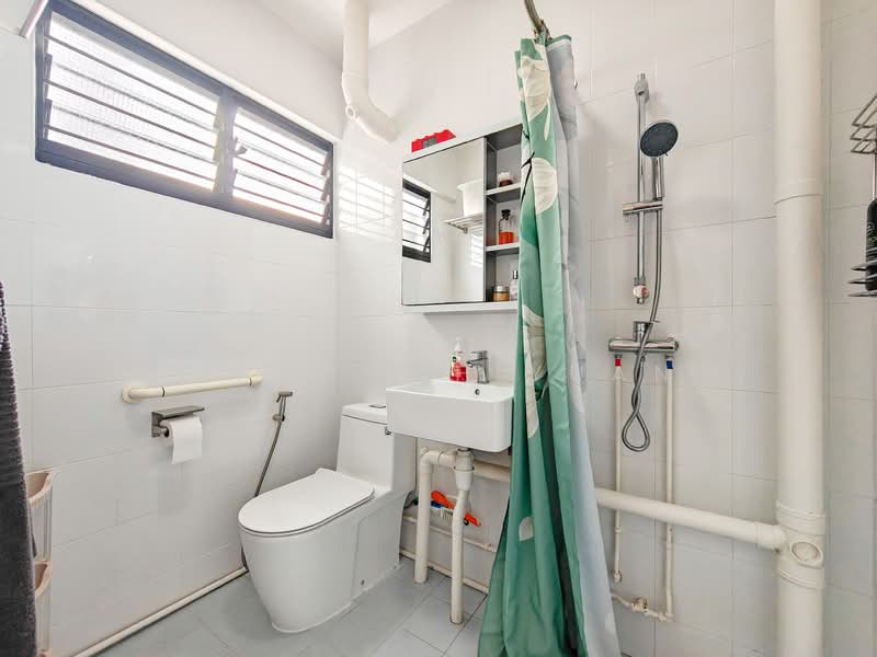 139 Potong Pasir Avenue 3 HDB Flat For Sale at S$ 620,000 | PropertyGuru Singapore - Master Bathroom