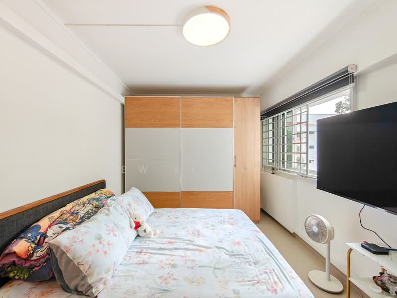 139 Potong Pasir Avenue 3 HDB Flat For Sale at S$ 620,000 | PropertyGuru Singapore - Master Bedroom