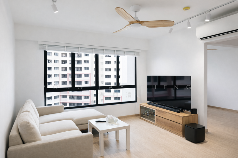 467B Bukit Batok West Avenue 9 HDB Flat For Sale at S$ 698,000 | PropertyGuru Singapore - Living Room