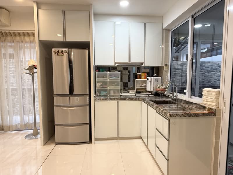 ⭐️⭐️LANDED7772@ 3 Storey Corner Terrace. Springside Corner Terrace For Sale at S$ 5,650,000 | PropertyGuru Singapore - Kitchen