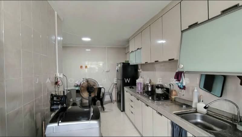 108 Yishun Ring Road HDB Flat For Sale at S$ 515,000 | PropertyGuru Singapore - Kitchen