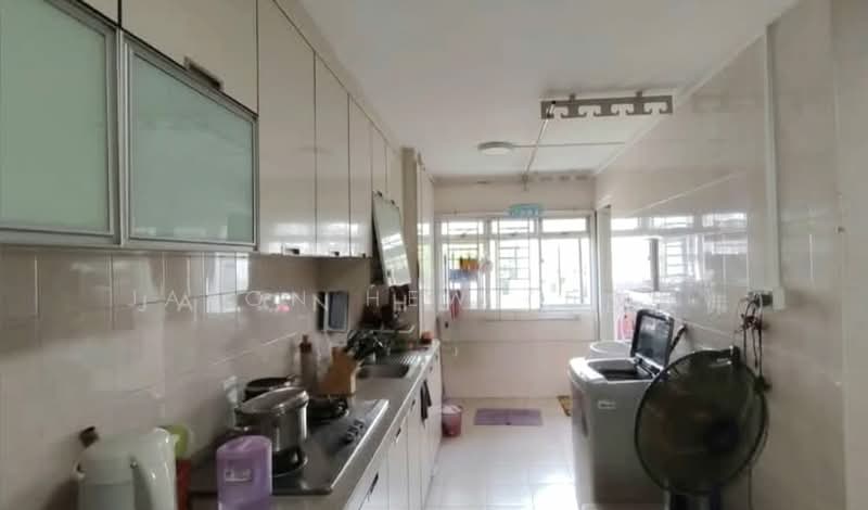 108 Yishun Ring Road HDB Flat For Sale at S$ 515,000 | PropertyGuru Singapore - Kitchen