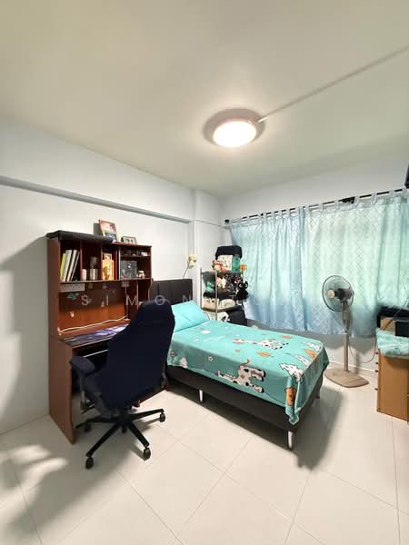 750 Jurong West Street 73 HDB Flat For Sale at S$ 562,000 | PropertyGuru Singapore - Bedroom