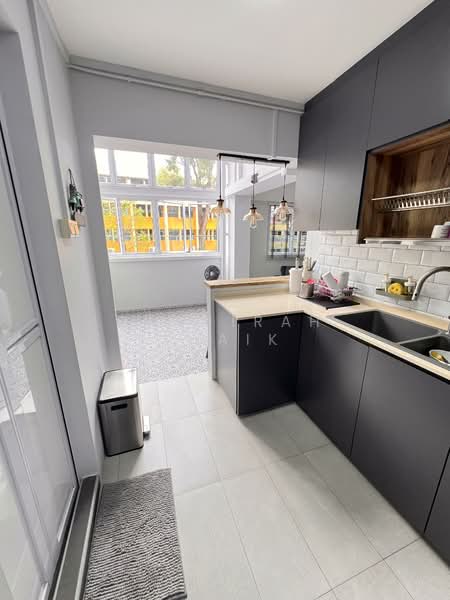 101 Pasir Ris Street 12 HDB Flat For Sale at S$ 950,000 | PropertyGuru Singapore - Kitchen