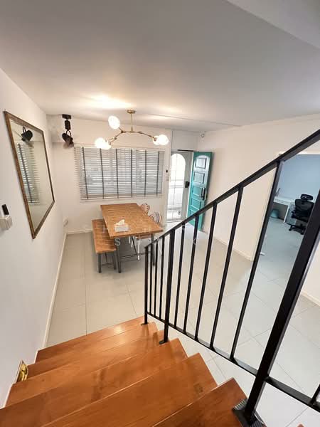 101 Pasir Ris Street 12 HDB Flat For Sale at S$ 950,000 | PropertyGuru Singapore - Dining Room