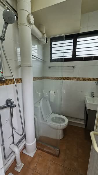 602 Clementi West Street 1, 602 Clementi West Street 1, 2 Bedrooms, 882 sqft, HDB Flat For Rent, by Celvin Tan, 500073933 - Bathroom - PropertyGuru.com.sg