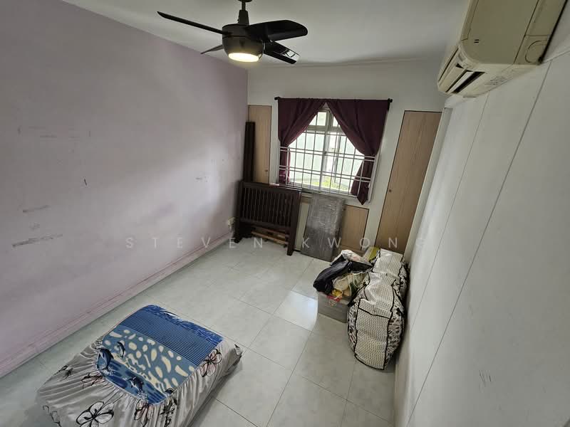 668C Jurong West Street 64 HDB Flat For Sale at S$ 570,000 | PropertyGuru Singapore - Bedroom