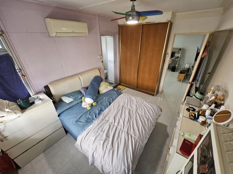 668C Jurong West Street 64 HDB Flat For Sale at S$ 570,000 | PropertyGuru Singapore - Bedroom
