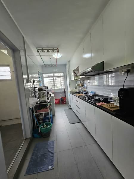 668C Jurong West Street 64 HDB Flat For Sale at S$ 570,000 | PropertyGuru Singapore - Kitchen