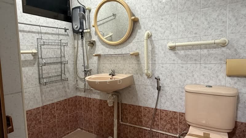 54 New Upper Changi Road HDB Flat For Sale at S$ 799,999 | PropertyGuru Singapore - Bathroom
