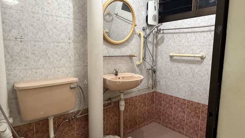 54 New Upper Changi Road HDB Flat For Sale at S$ 799,999 | PropertyGuru Singapore - Bathroom