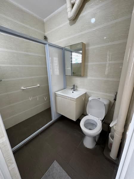 237 Tampines Street 21, 237 Tampines Street 21, 2 Bedrooms, 785 sqft, HDB Flat For Rent, by Vivien Yeo, 500073965 - Bathroom - PropertyGuru.com.sg