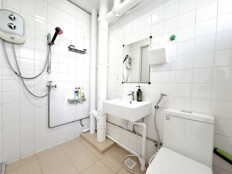 742 Pasir Ris Street 71, 742 Pasir Ris Street 71, Room Rental, 148 sqft, HDB Flat For Rent, by Amanda Keh, 500073968 - Bathroom - PropertyGuru.com.sg