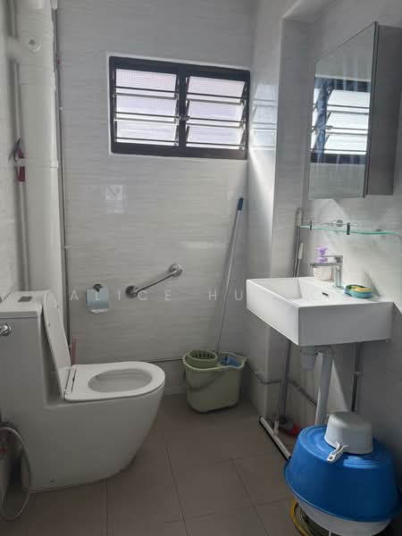 249 Bishan Street 22 HDB Flat For Sale at S$ 1,130,000 | PropertyGuru Singapore - Bathroom