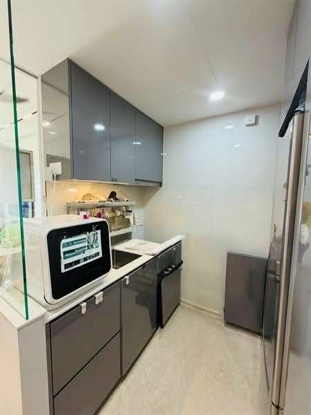 The Tre Ver Condominium For Sale at S$ 1,248,888 | PropertyGuru Singapore - Kitchen