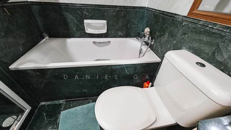 Palm Gardens Condominium For Sale at S$ 1,400,000 | PropertyGuru Singapore - Bathroom