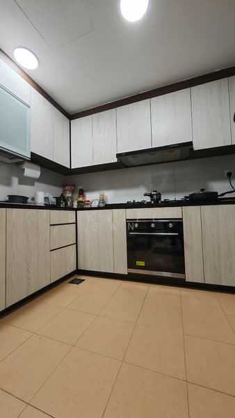 Palm Gardens Condominium For Sale at S$ 1,400,000 | PropertyGuru Singapore - Kitchen