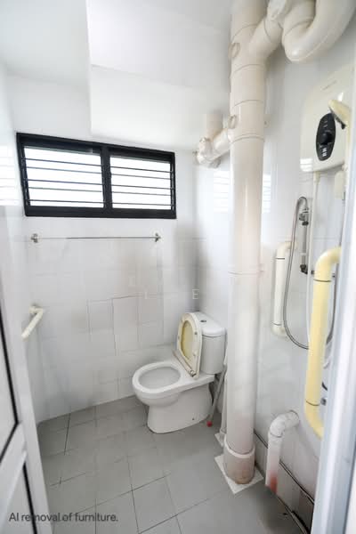 543 Bedok North Street 3 HDB Flat For Sale at S$ 580,000 | PropertyGuru Singapore - Common toilet
