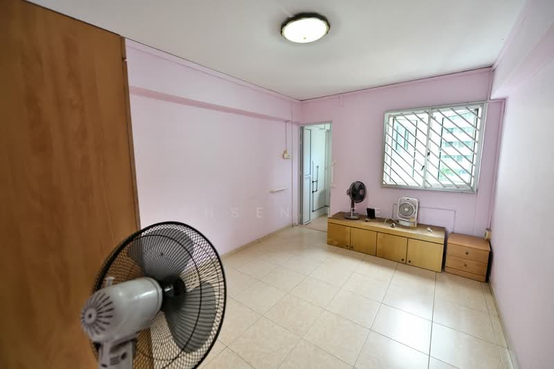 543 Bedok North Street 3 HDB Flat For Sale at S$ 580,000 | PropertyGuru Singapore - Master bedroom