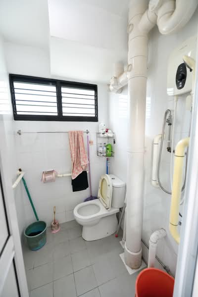 543 Bedok North Street 3 HDB Flat For Sale at S$ 580,000 | PropertyGuru Singapore - Bathroom