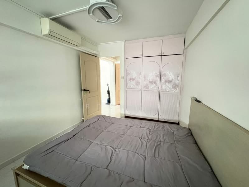 127 Pending Road HDB Flat For Sale at S$ 440,000 | PropertyGuru Singapore - Bedroom
