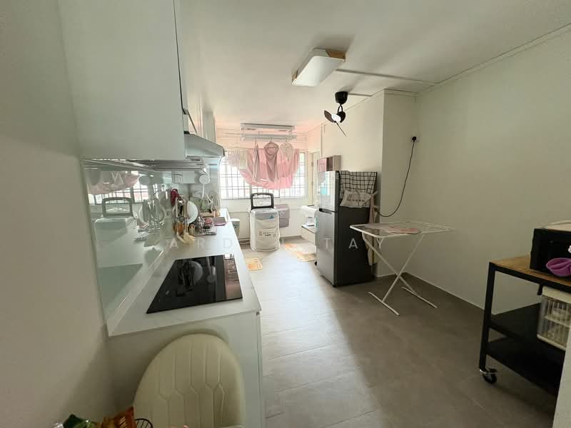 127 Pending Road HDB Flat For Sale at S$ 440,000 | PropertyGuru Singapore - Kitchen