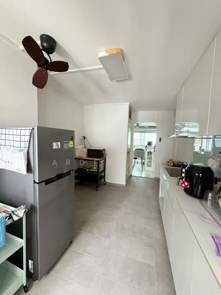 127 Pending Road HDB Flat For Sale at S$ 440,000 | PropertyGuru Singapore - Kitchen