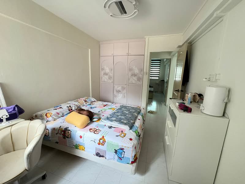 127 Pending Road HDB Flat For Sale at S$ 440,000 | PropertyGuru Singapore - Bedroom